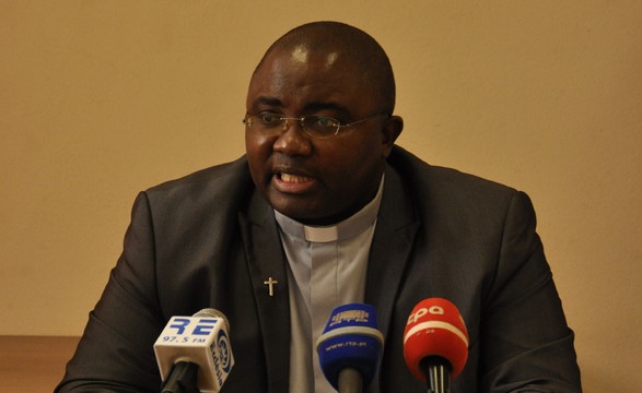 Encíclica «caritas in veritate», em debate na República da Namíbia.