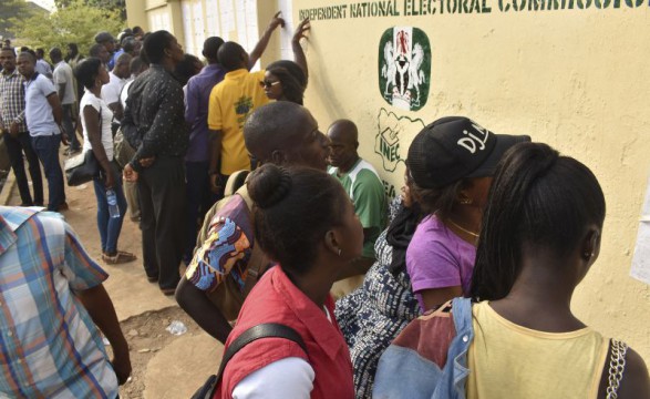Na Nigéria Comissão eleitoral adia eleições e causa onda de indignação