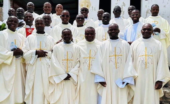 D. Ndakalako exorta sacerdotes a viverem com docilidade