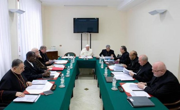 Papa está reunido com Conselho de Cardeais