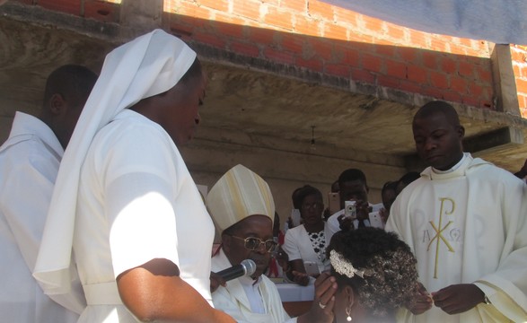 Dom Nambi encerra visita pastoral a paróquia de Fátima 