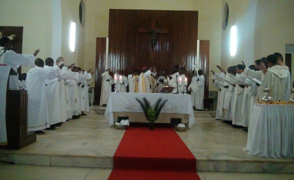  Jubileu do sacerdote marca missa crismal em Malanje