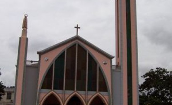 Paróquia de Fátima reage alegada invasão da igreja por agentes da polícia 