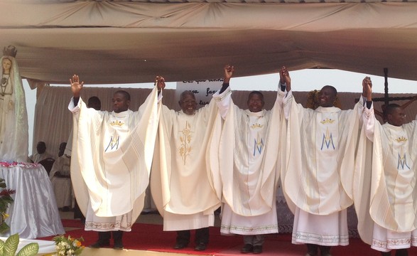 4 Jovens deram o sim a vida sacerdotal na diocese do Sumbe 