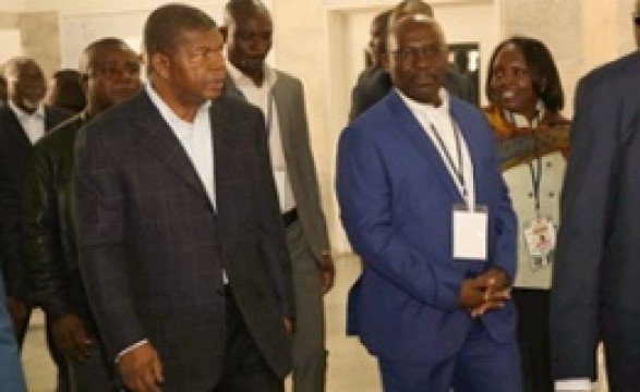 Presidente da República inteira-se do Hospital Central do Lubango