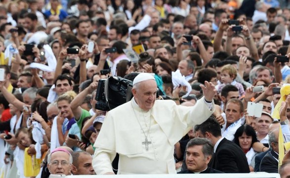 Papa despede-se com mensagem contra a «indiferença»