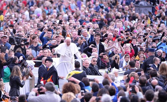 “ Na família viver a fidelidade do amor” diz Papa Francisco