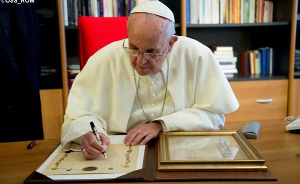 Papa simplifica procedimentos de nulidade de casamentos 