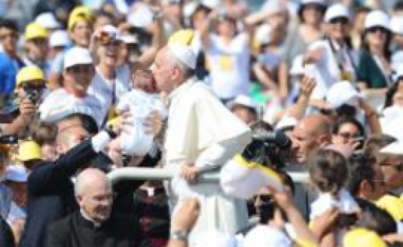 Papa Francisco: sim à cultura do encontro, para os menores acolhimento e protecção