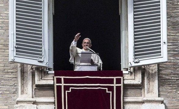 Papa lembra que fé exige serviço aos outros