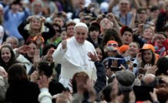 Papa francisco apelou pelas vítimas das inundações na bósnia e sérvia e pede orações pelos católicos na china