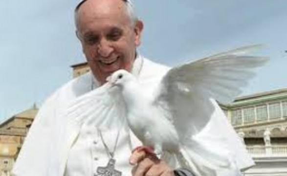 Construção da paz, combater o comércio das armas e imigrações é o apelo do Papa 