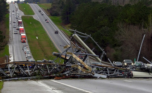 Tornado deixa ao menos 14 mortos no Alabama EUA