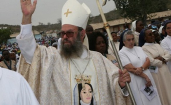 Bispo de viana lança 1ª pedra de construção da igreja paroquial do bom pastor