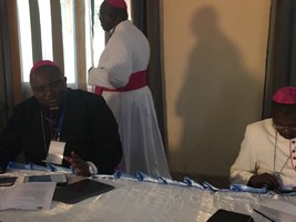 Dom Belmiro Chissengueti Resumo do primeiro dia de trabalho dos Bispos reunidos em Sauimo