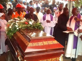 Superior dos padres vicentinos em Angola foi a enterrar