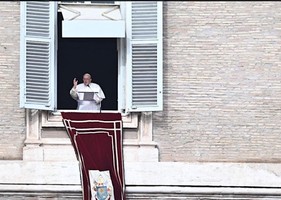 “Seguindo os caminhos do prazer e do poder não se encontra a felicidade”, alerta o Papa