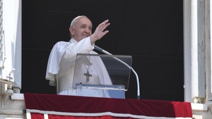Papa convida famílias a retomar tempos de oração à refeição