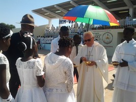 Crianças no Huambo recebem sacramento da comunhão no 1º CENA