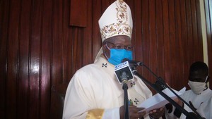 Arcebispo de Malanje critica realização de festas e aglomeração de pessoas