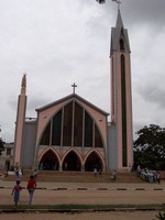 Paróquia de Fátima reage alegada invasão da igreja por agentes da polícia 