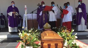 Emoção e esperança na ressurreição marcaram funeral de D. Kevano