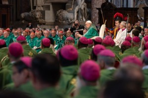 Papa propõe Igreja aberta, ao serviço da «humanidade ferida», evocando vítimas da guerra e da exploração