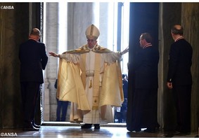 Papa abre a Porta Santa: começa o Jubileu da Misericórdia