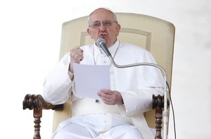Papa alerta: Igreja é «fraca» quando se torna «mundana»