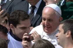 Papa deixa mensagem especial aos jovens