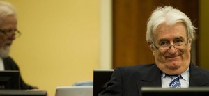 Acusado de genocídio, ex-líder sérvio afirma que deveria ser recompensado