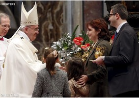 Papa critica «incompreensões» e «dificuldades» impostas às famílias