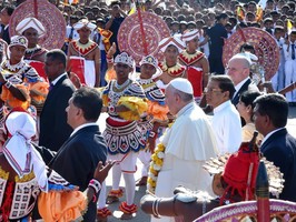 Papa na sua chegada ao Sri Lanka recorda «herança amarga» da guerra civil e apela à reconciliação