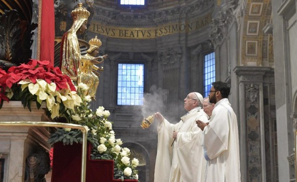 Maria é remédio para a solidão e a desagregação, diz Papa