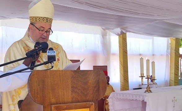 Núncio Apostólico testemunha novas consagrações religiosas na sua primeira deslocação à diocese de Caxito