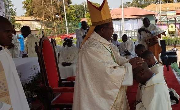Novas ordenações sacerdotais e diaconais reforçam acção pastoral da igreja no Dundo