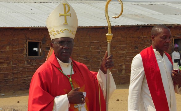 Ninguém se deve sentir dono da igreja, alerta bispo de Menongue