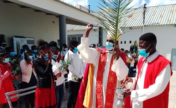 Dom Mbilingi apela cristãos a entrarem na semana maior não como espectadores mas como participantes