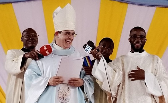 ” Me sinto pequeno  frente este ministério de ser sucessor dos apóstolos” diz Dom Lasarte