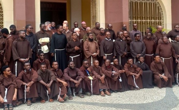 Frades Menores Capuchinhos em Angola reunidos em capítulo