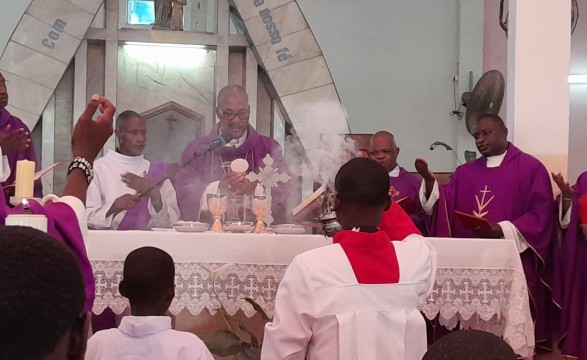 Dom Maurício, alerta sacerdotes e políticos a serem verdadeiros servidores