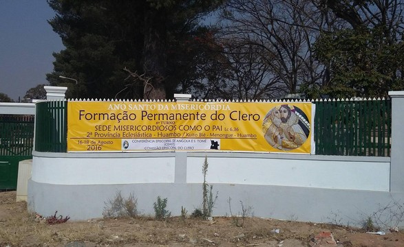 Sacerdotes do clero diocesano secular em formação na arquidiocese do Huambo