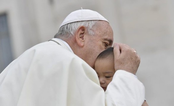 Papa pede fim do insulto e palavrões contra os pais 