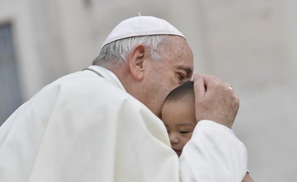 Papa pede fim do insulto e palavrões contra os pais