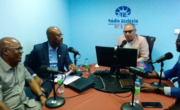 Debate Informativo : Como Apoiar o Governo a travar a invasão destemida de alguns estrangeiros contra os recursos naturais