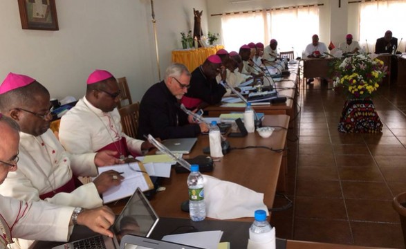 CEAST analisa actual situação socio-religiosa e politica em Angola São Tomé