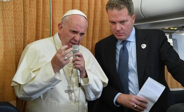 Papa: não à teoria do género, acolher todos como faria Jesus
