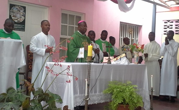 Fiéis do Tômbwa celebram 123 anos de fundação da paróquia