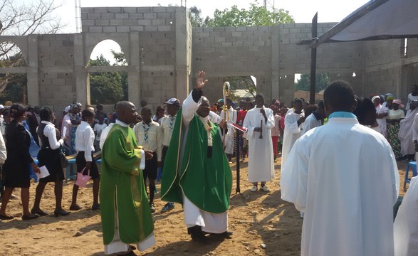 “ Ficai Unidos em oração para que Deus nos mande muitos e santos sacerdotes” apelo de Dom Benedito