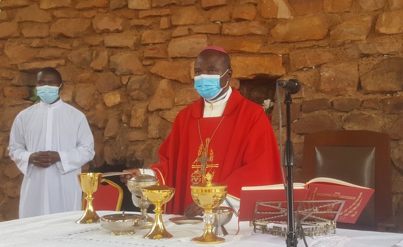 No inicio da Semana Santa Dom Kiala apelou aos fieis a serem mais sensíveis com o sofrimento dos outros